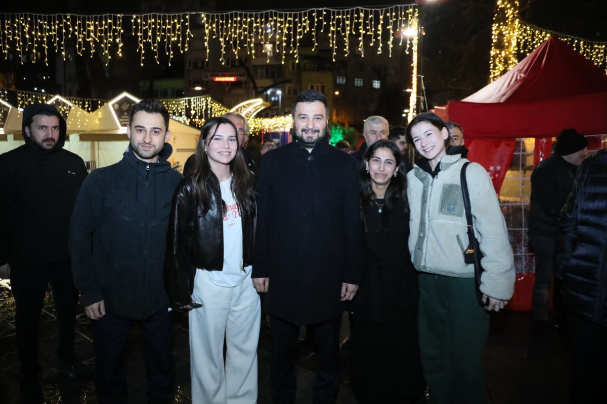 Kâğıthane’de Ramazan Paylaşmaktır 🌙

Her akşam iftarın ardından gençlerimiz, ailelerimiz ve çocuklarımızla Kâğıthane Meydanımızda bulunan Ramazan Etkinlik Alanımızda buluşuyoruz. 

Bugün yine bir aradaydık…❤️

Katılım sağlayan tüm komşularımıza ve ailelerimize teşekkür