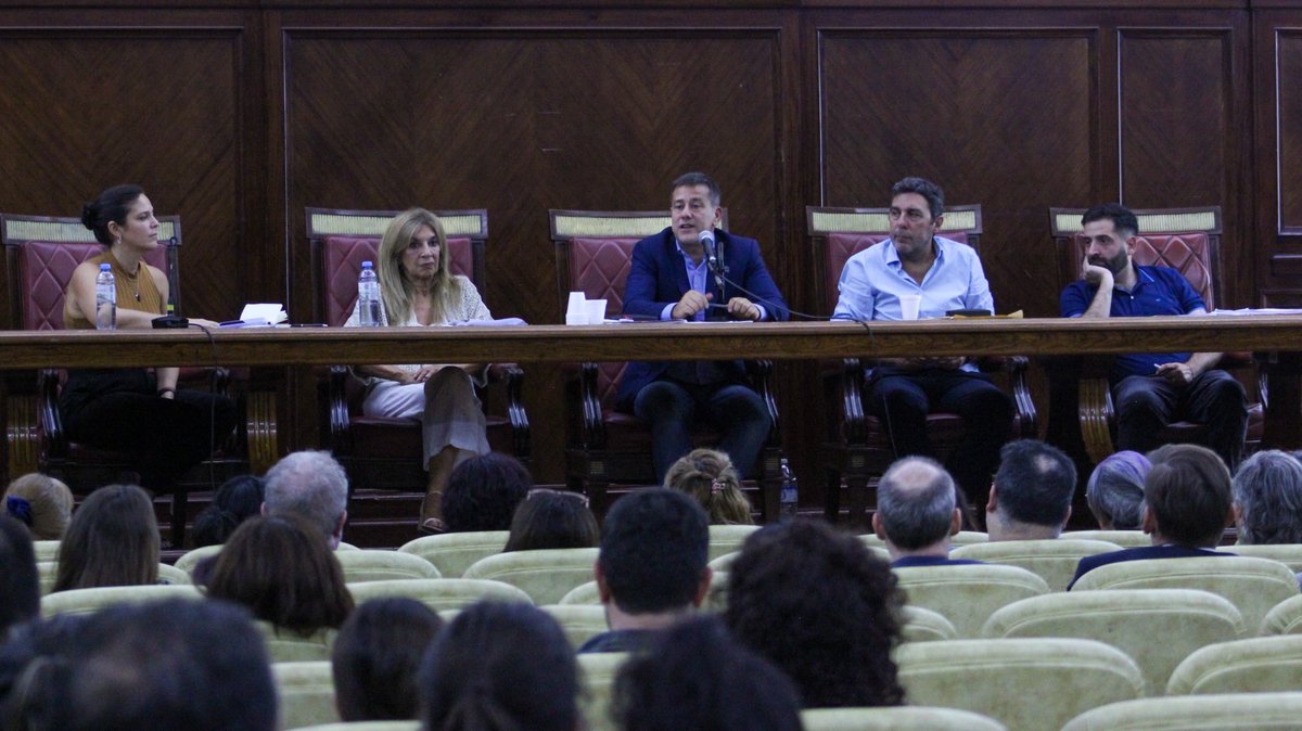 FORO CONTRA LA REFORMA LABORAL

En la Facultad de Derecho de la UBA, con abogados, docentes y estudiantes. Informar, concientizar y movilizar en cada lugar, para defender los derechos y la dignidad de los trabajadores.