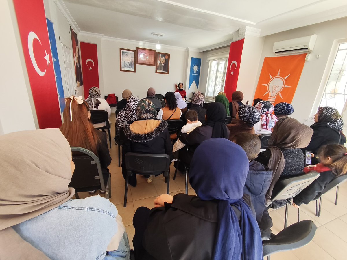 İlçe Kadın Kolları Başkanımız sayın Esra KARADAŞ başkanlığında; 

haftalık istişare ve değerlendirme toplantısı gerçekleştirildi. 

Hayırlara vesile olması dileğiyle.