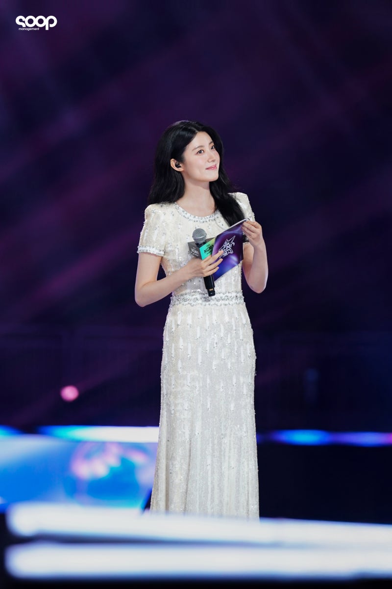 남지현 데뷔 22주년 축하해💙💙 투투를 일이 아니라 연도로 세는 건 처음인데 남선배 기세라면 33주년 44주년도 능히 가능하다