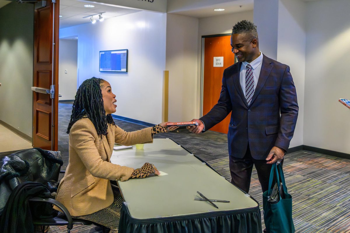 hvcclibrary's tweet photo. Thank you to Dr. Uché Blackstock for joining us for our Sixth Annual Martin Luther King Jr. Speaker Series. 

We are deeply grateful for her time, insight and inspiring presence.

Photos credit: Vincent Giordano

#hvcclibrary  #odeib https://t.co/WnhXJMKl5W