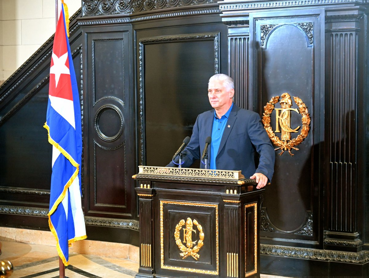 PresidenciaCuba's tweet photo. 🇨🇺| El Poder Popular no es solo una estructura, es la expresión de un pueblo que, con su historia y voluntad, sigue siendo protagonista de su destino, afirmó hoy el Presidente @DiazCanelB en Audiencia Pública Parlamentaria.

📎| https://t.co/CNVbKz4dPq https://t.co/1x3BjKT2eG