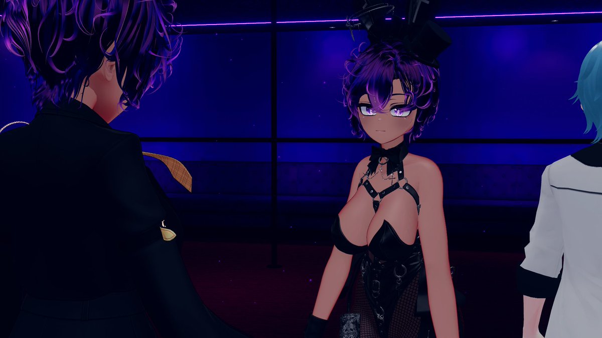 Buenas tardes bandita 🍻

Aquí detrás de bambalinas  conviviendo con Tory y su doble de riesgo 

Para ser honesto se barajo la idea de que Tory pudiera duplicarse en vez de cambiar de aspecto ...pero en los artes igual me cobraban  por personajes así que se descarto XD