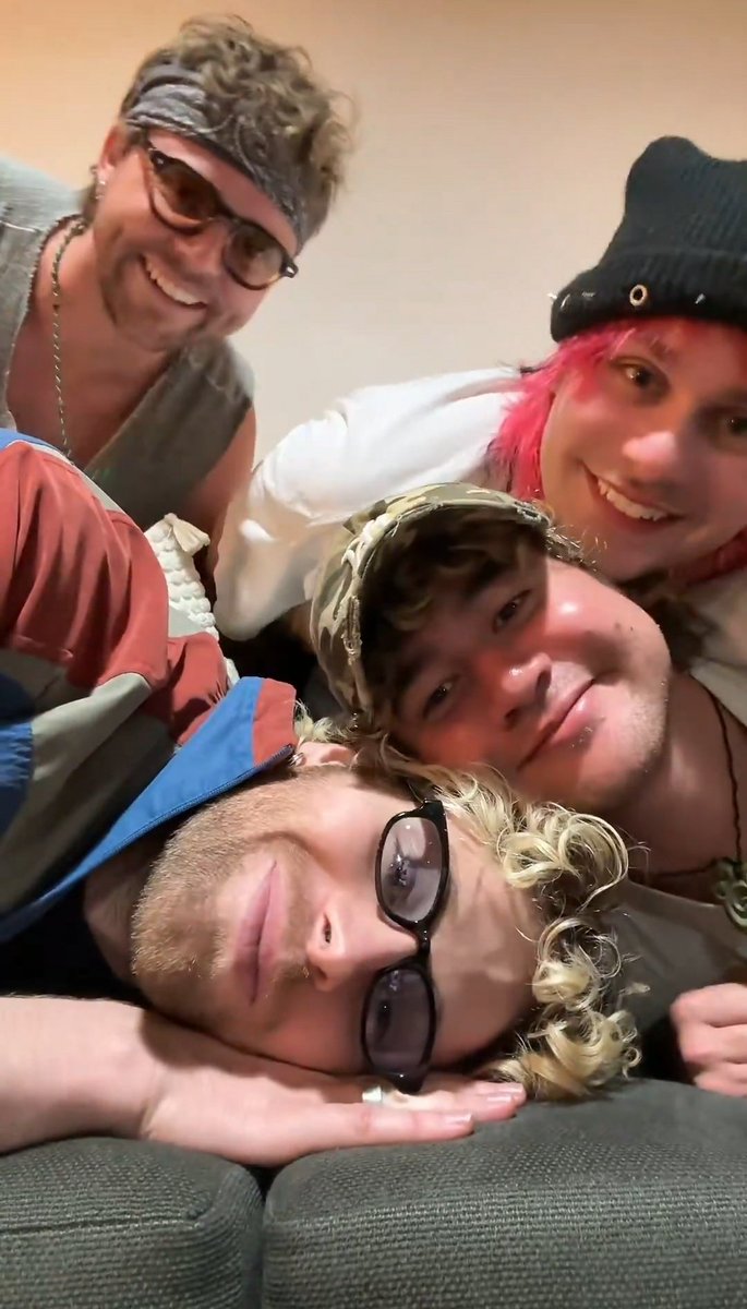 ak || ⁵ˢᵒˢ ☆ ˢᵏᶻ tweet media