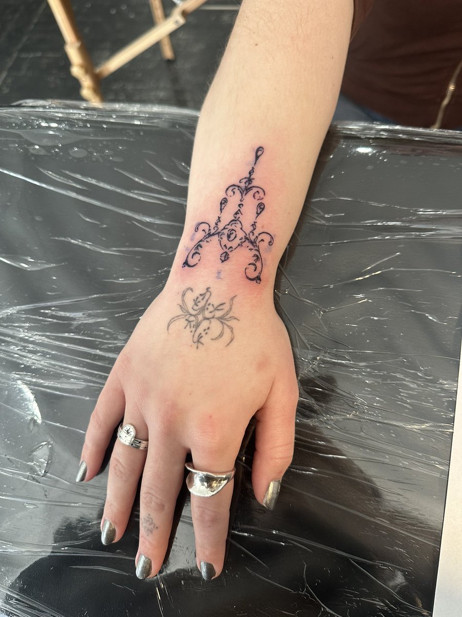 j😵line tweet media