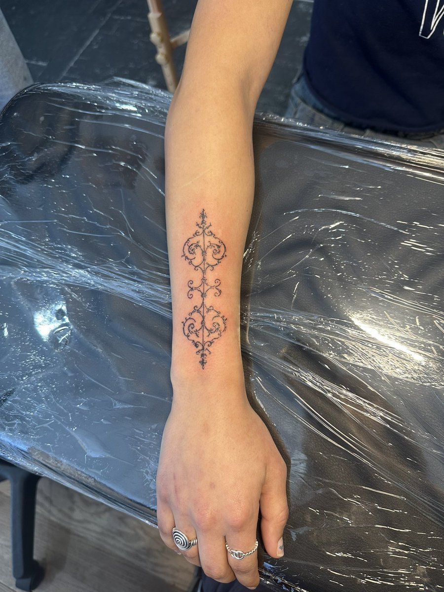 j😵line tweet media