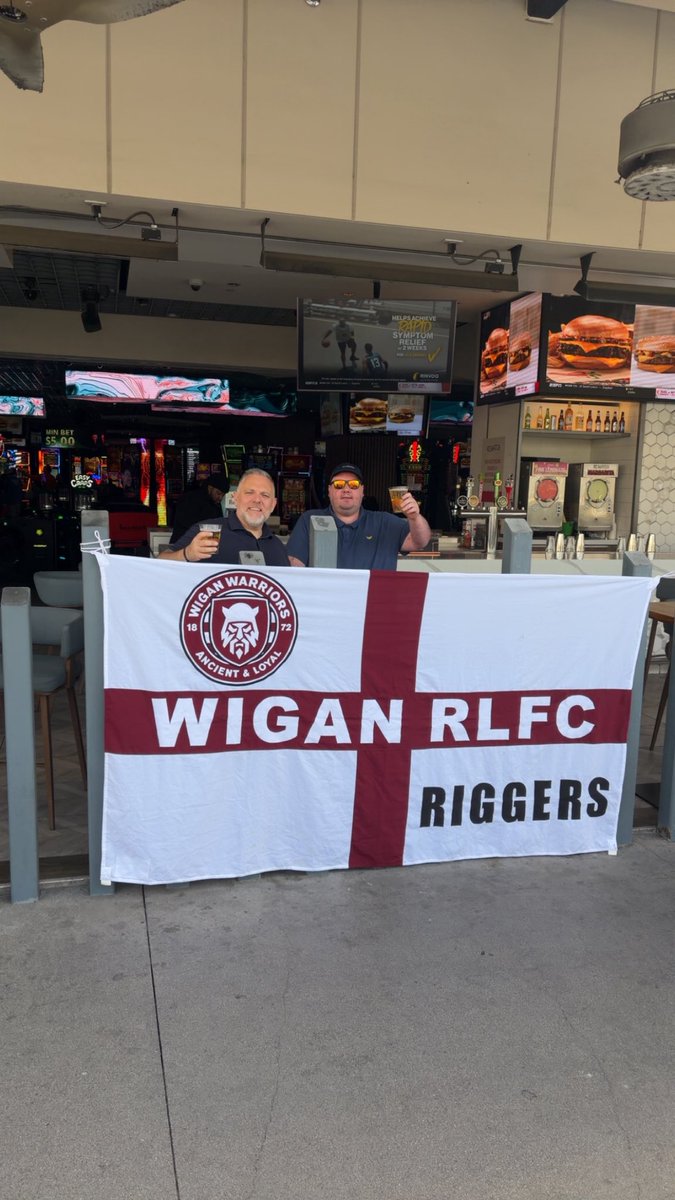 riggers_wrlfc's tweet photo. Wiganers in vegas round 3 @WiganWarriorsRL 🍒⚪️ https://t.co/dZKSuxV7N0