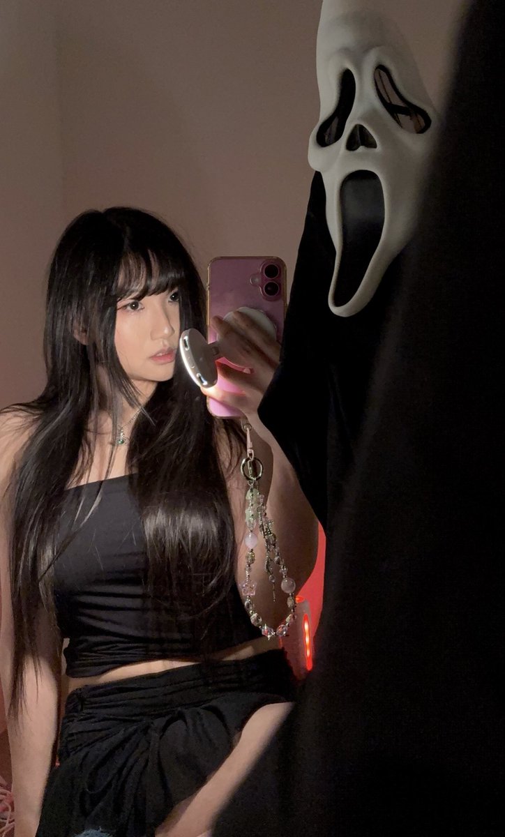 AriaSaki's tweet photo. HELLOOO LIVE W/ my fellow Stream Queens Chica, ExtraEmily, LaynaLazar at 6PM PT TODAY! Check out Scream 7, in theaters Friday! @ScreamMovies #Scream7 #StreamQueens #Scream7Partner
Get your tickets now! https://t.co/IxyA4QSTNN https://t.co/wvCr0Ia8Ss