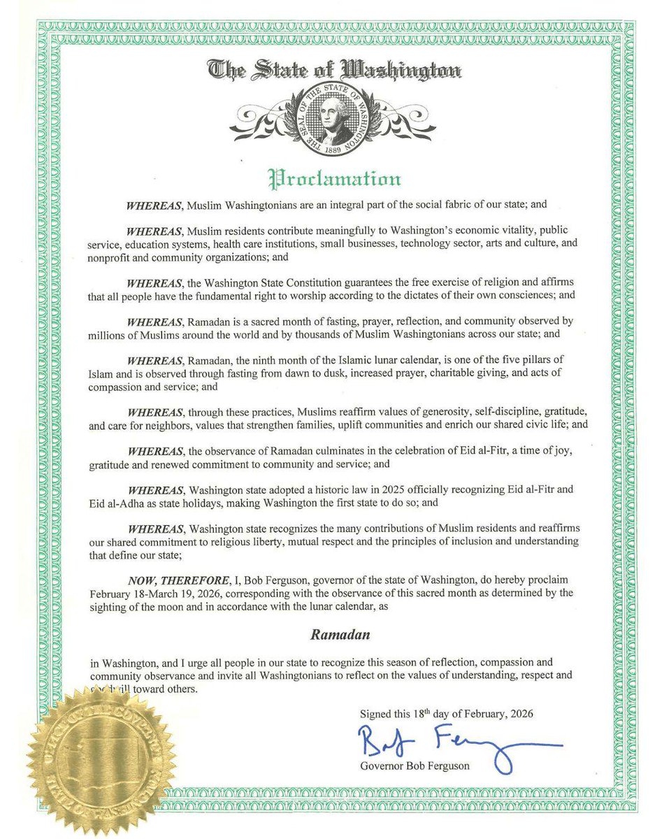 MusulmansFrance's tweet photo. "L'ÉTAT DE WASHINGTON SOUTIENT SES COMMUNAUTÉS MUSULMANES"

Souhaitant un « Ramadan Moubarak » à la communauté musulmane qui entame un mois de jeûne et de prière, Le gouverneur de l'État de Washington, Bob Ferguson a publié, le 18 février 2026, une proclamation officielle indiquant que  « Les musulmans de l'État de Washington font partie intégrante du tissu social de notre État » et que les résidents musulmans contribuent de manière significative à « la vitalité économique de l'État de Washington, aux services publics, au système éducatif, aux établissements de santé, aux petites entreprises, au secteur technologique, aux arts et à la culture, ainsi qu'aux organisations communautaires et à but non lucratif ».

Le document précise que le Ramadan « est un mois sacré de jeûne, de prière, de recueillement et de partage communautaire observé par des millions de musulmans à travers le monde et par des milliers de musulmans de l'État de Washington », et que cette observance renforce les valeurs de « générosité, d'autodiscipline, de gratitude et de solidarité ».

Ferguson a également cité une loi de l'État de Washington de 2025 reconnaissant officiellement l'Aïd el-Fitr et l'Aïd el-Adha comme jours fériés, faisant de l'État de Washington le premier à le faire.

« Par conséquent, moi, Bob Ferguson, gouverneur de l'État de Washington, proclame la période du 18 février au 19 mars 2026, correspondant à l'observance de ce mois sacré, déterminé par l'observation de la lune et conformément au calendrier lunaire, comme le Ramadan dans l'État de Washington », stipulait la proclamation.

Partageant la lettre sur les réseaux sociaux, Ferguson a déclaré : « Ramadan Moubarak aux milliers de musulmans de l'État de Washington qui entament un mois de jeûne et de prière. L'État de Washington soutient ses communautés musulmanes. »

Et pendant ce temps, les ministres français se rendent au dîner du CRIF et refusent les invitations aux iftars de la @mosqueedeparis et d'autres mosquées de France, tandis que la ministre Aurore Berger reprend l'expression pétainiste d'anti-France pour désigner ses adversaire, et la candidate Renaissance à Marseille choisit comme slogan de campagne la devise de Pétain : "Travail, famille, patrie"... 
Et plus dure sera la chute !
https://t.co/Pxwf5iJVG9
