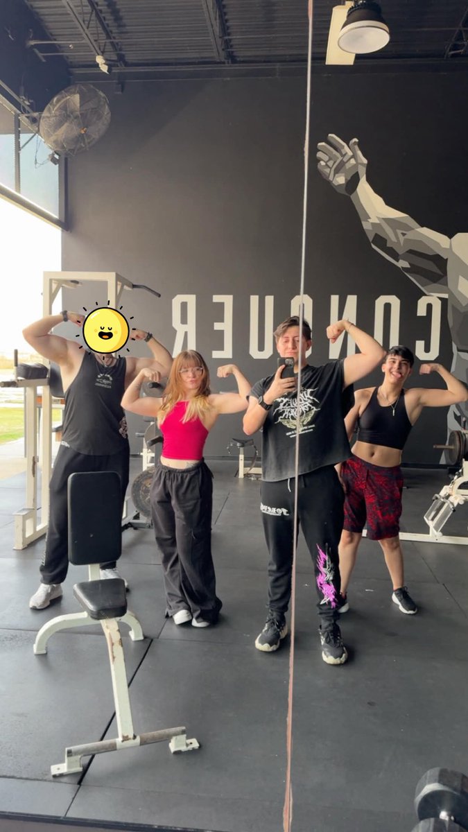 Sidoneee ✨muscle mommy✨ tweet media