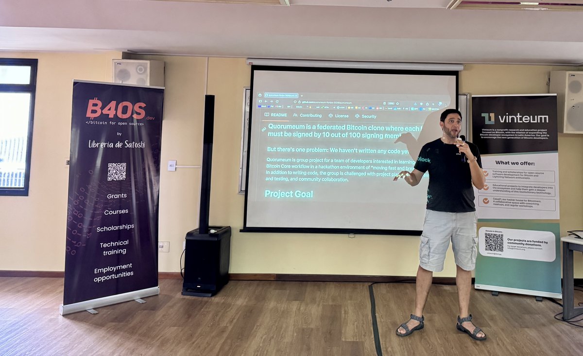 Librería de Satoshi tweet media