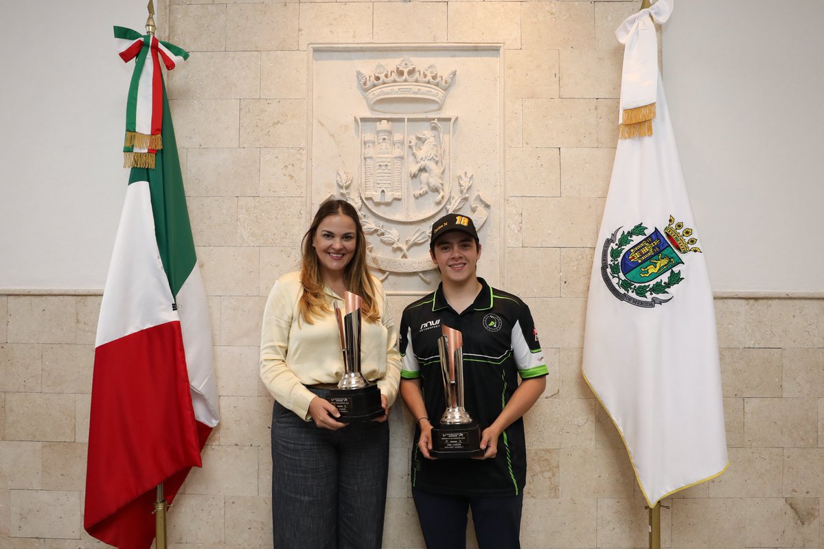 CeciliaPatronL's tweet photo. ¡Puro orgullo meridano! 

Hoy recibimos con mucha alegría a Carlos Novelo Flota, tras obtener el primer lugar nacional en la categoría GTM Light 2026, un logro que refleja disciplina, constancia y talento, y que pone en alto el nombre de Mérida y Yucatán.🏎️✨

#MéridaContigoEsMejor