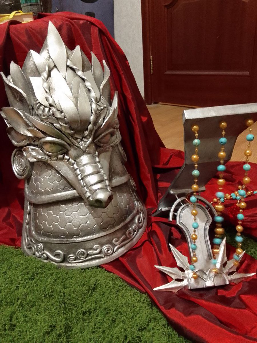 Я СДЕЛАЛА КОРОНУ ЦЗЮНЬ У ПРИШЛА ХВАСТАТЬСЯ
(на втором фото все мои регалии на костюм)