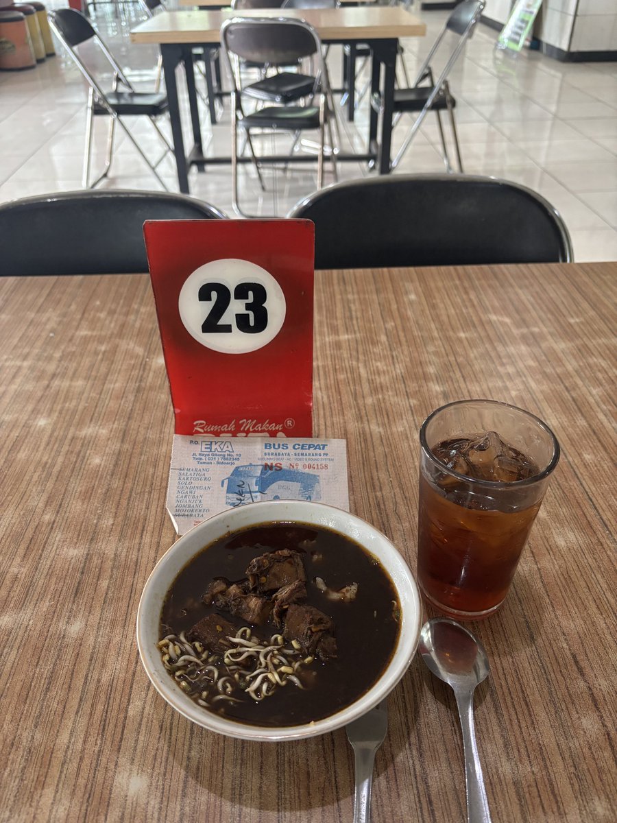 Semarang - Surabaya naik EKA!!

Salah satu bus recommend di jalur ini dengan tarif bersahabat dan sudah mendapatkan free makan 1x!!

Selain Kereta Api, bis juga bisa jadi opsional kalo kalian mau ke Surabaya~

- a thread -
