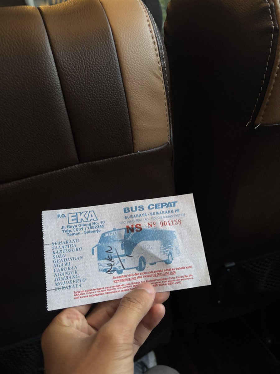 Ccookk_'s tweet photo. Semarang - Surabaya naik EKA!!

Salah satu bus recommend di jalur ini dengan tarif bersahabat dan sudah mendapatkan free makan 1x!!

Selain Kereta Api, bis juga bisa jadi opsional kalo kalian mau ke Surabaya~

- a thread - https://t.co/xVvlyoC7PN