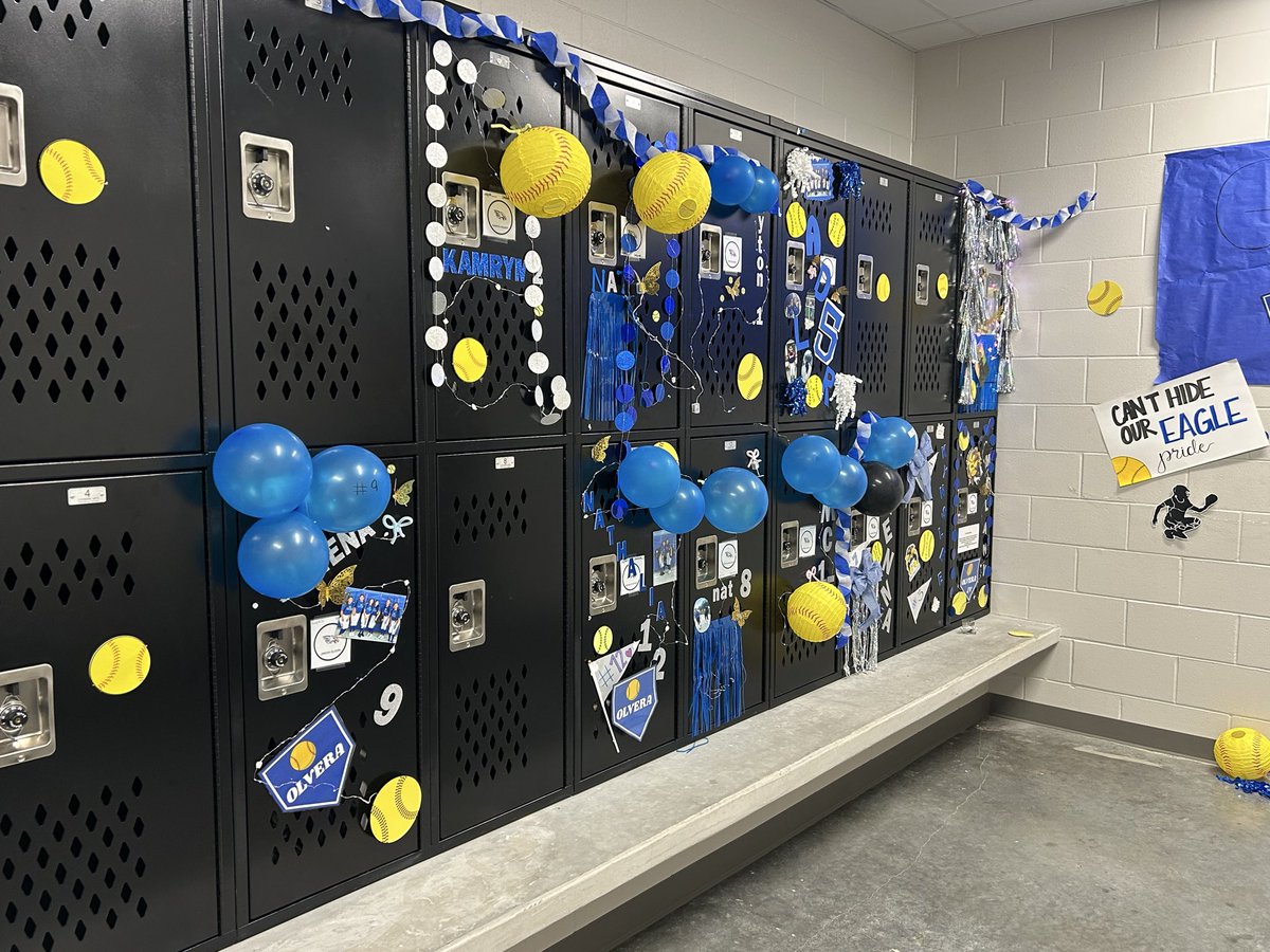 nchseagles_sb's tweet photo. Thank you to our amazing moms, dads, &amp; booster club members who spent hours last night making our locker rooms into spirited for our district opener today! 

We definitely feel the love &amp; a little extra Eagle Spirit as we came into our newly decorated locker rooms!! #FCC 💙🥎🖤 https://t.co/M4ZjjUWM5q