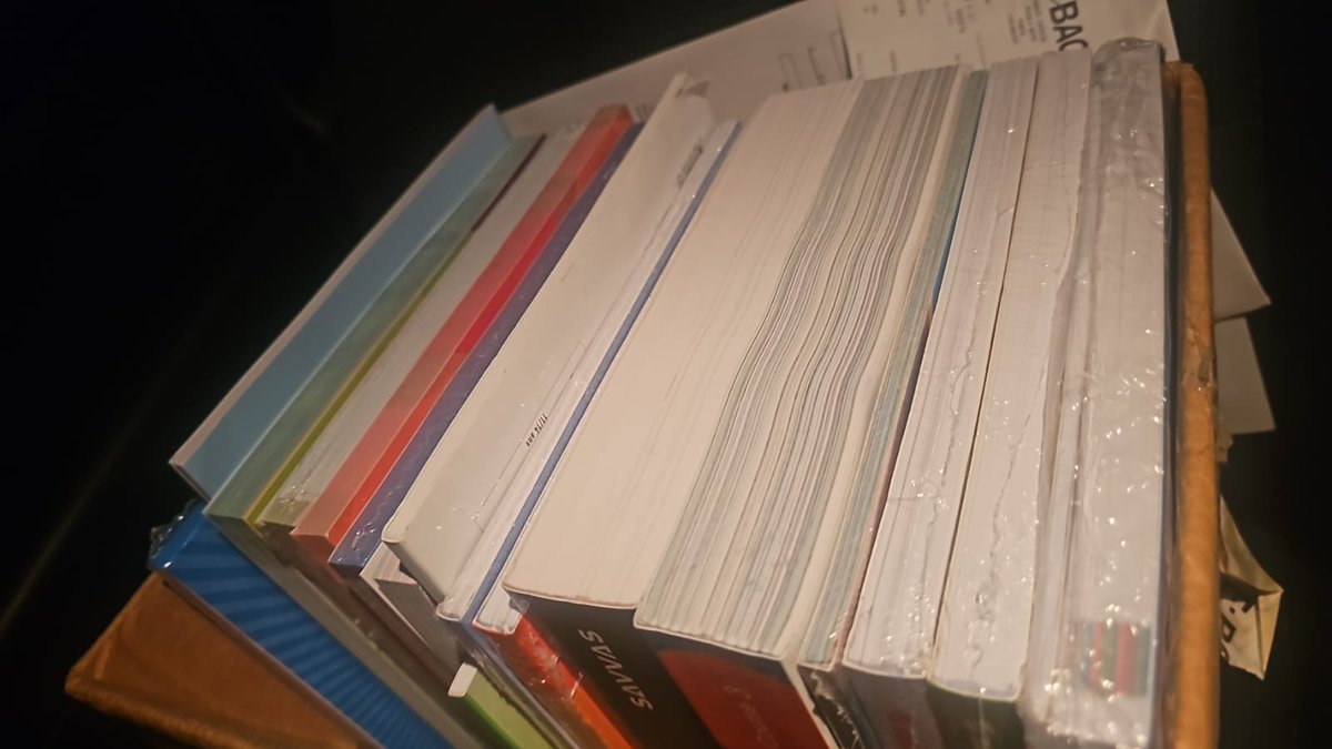 Así se ven 750 dólares en libros escolares para 2 estudiantes de colegio privado.

Urge regular el abuso en este contenido esencial para el aprendizaje y docencia.

#YaBasta <a href="/MeducaPma/">Ministerio de Educación de Panamá</a>
<a href="/AcodecoPma/">ACODECO</a> <a href="/Betseraitv/">Betserai Richards</a>