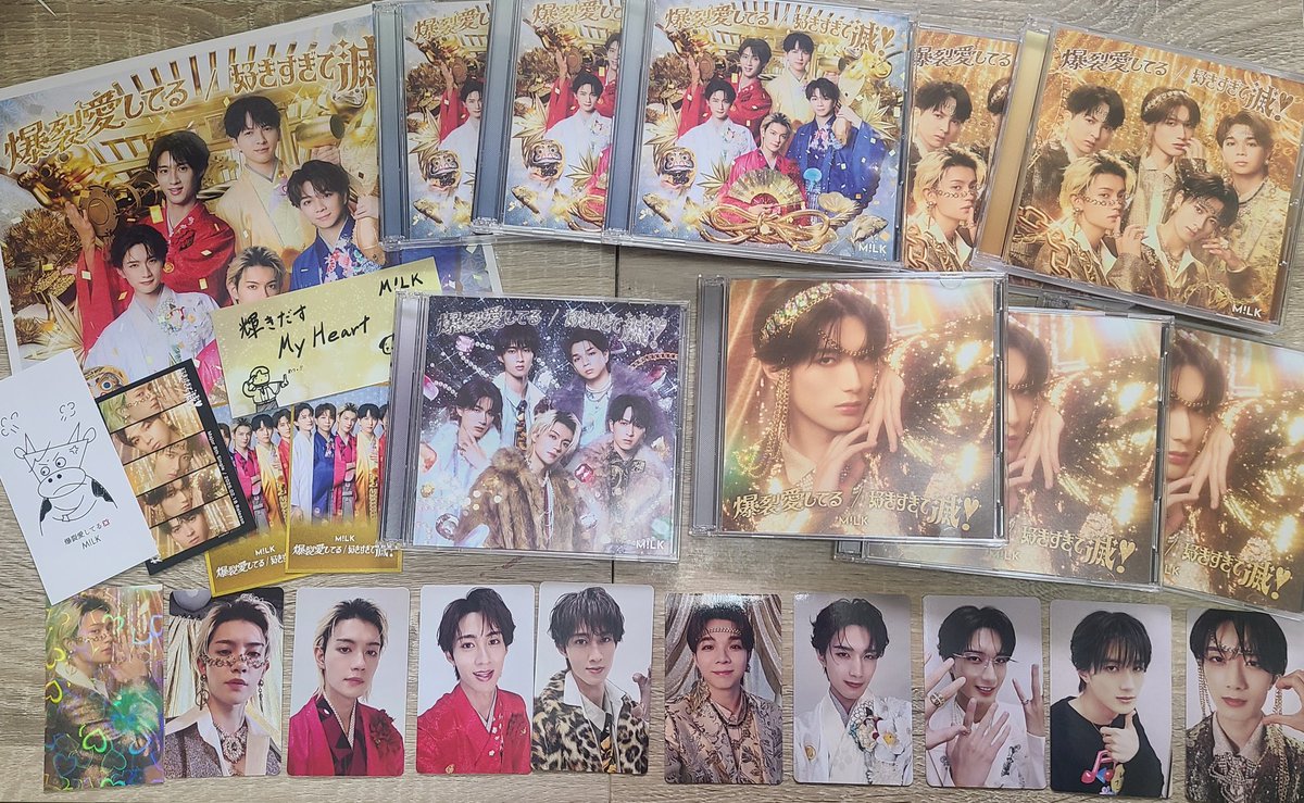 murase0227's tweet photo. こんなのまだまだ重課金とはいえないけど、初めてCDを積むという体験をしました！(でもビジュ良すぎなトレカ付いてくるし運気が上がりそうなジャケだから実質タダと思える🤣)
運試し程度の数じゃ抽選イベントなんも当たらなかったから！！次はもっと積みます！！！という気持ちにさ��てくれるのすごい https://t.co/uX0xwM7FYj