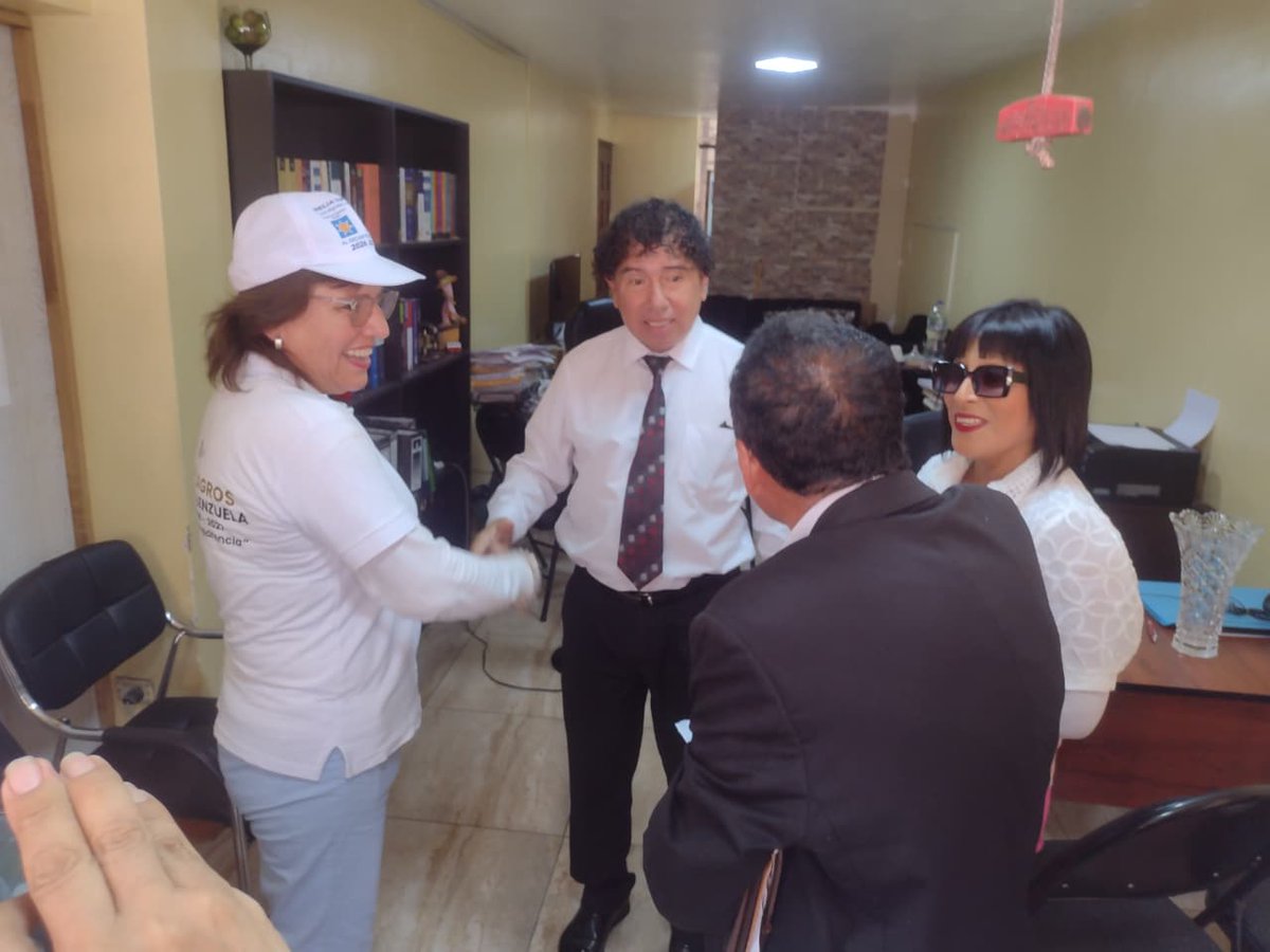 Unas fotos de nuestra jornada de campaña en Lima Este. 
Este sábado 28 marca el 3️⃣ para nueva Decana y nueva Junta Directiva en el Colegio de Abogados de Lima
