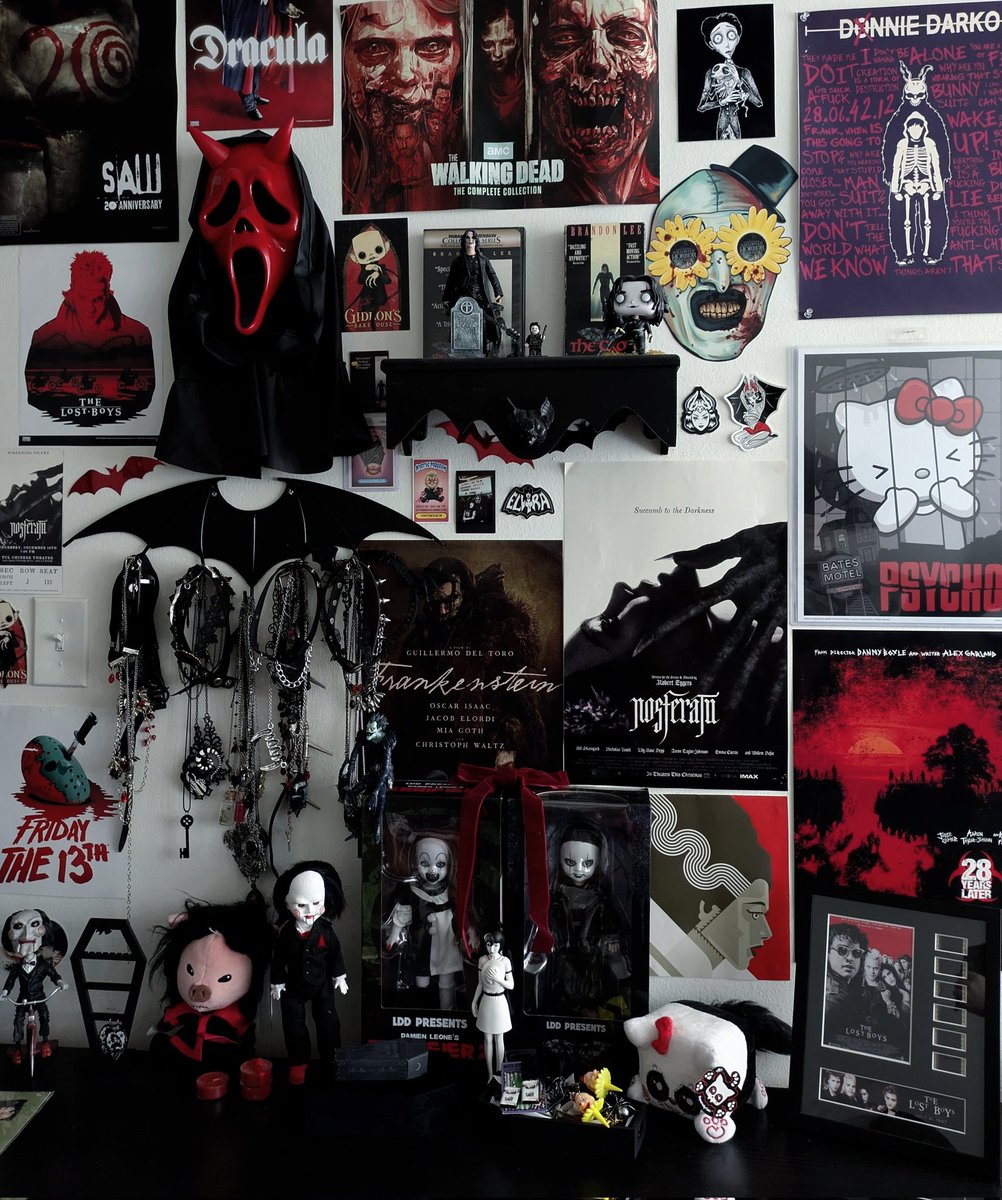 vampren_'s tweet photo. my horror wall in my room 🩸 https://t.co/JUtoYwhp8z