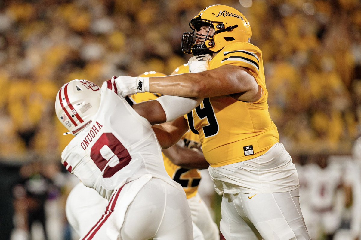 MizzouFootball's tweet photo. Countdown to the NFL Combine ⏱️📈⬇️

@KTrost72 X #NFLComnine 

🗓️ Sunday, March 1 (1-5 p.m. ET) on @nflnetwork https://t.co/Q8upUpuvJ0