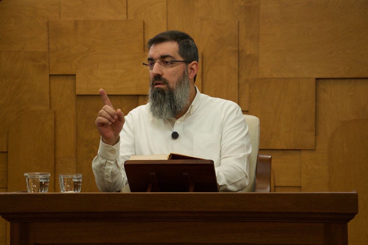 🔴 Halis Bayancuk Hoca:

​“Söyleyin; ey laiklik, kemalistlik ve bilimi İslam düşmanlığını gizlemek için perde kılanlar; söyleyin, bugüne kadar neredeydiniz? 

Çocuklar okullarda heykellerin ve resimlerin önünde secde ettirilirken neredeydiniz?

Çocuklar 'Rabbimiz Allah' deyince