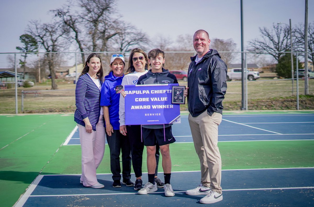 ChieftainAth's tweet photo. Congrats to 🎾JUNIOR , DONNIE BURGETT, on being named the SERVICE #corevalue award winner!

Thank you to TierOne Lawn and Landscape for sponsoring this award!!

#onamission https://t.co/gMf0abUptt