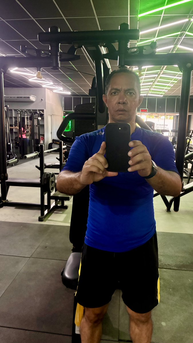 Hilton Jr tweet media