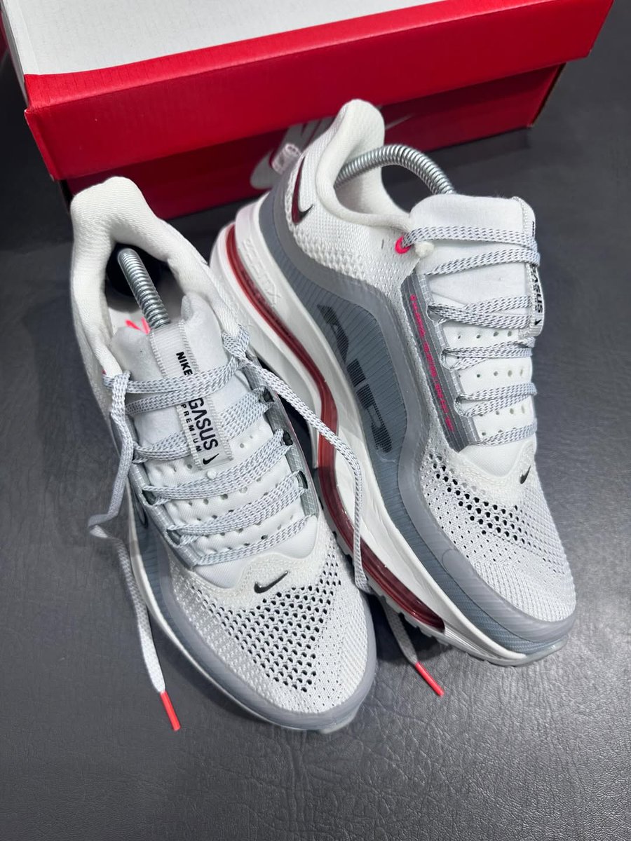 sneakersfandom's tweet photo. https://t.co/e3IPFMfHWc