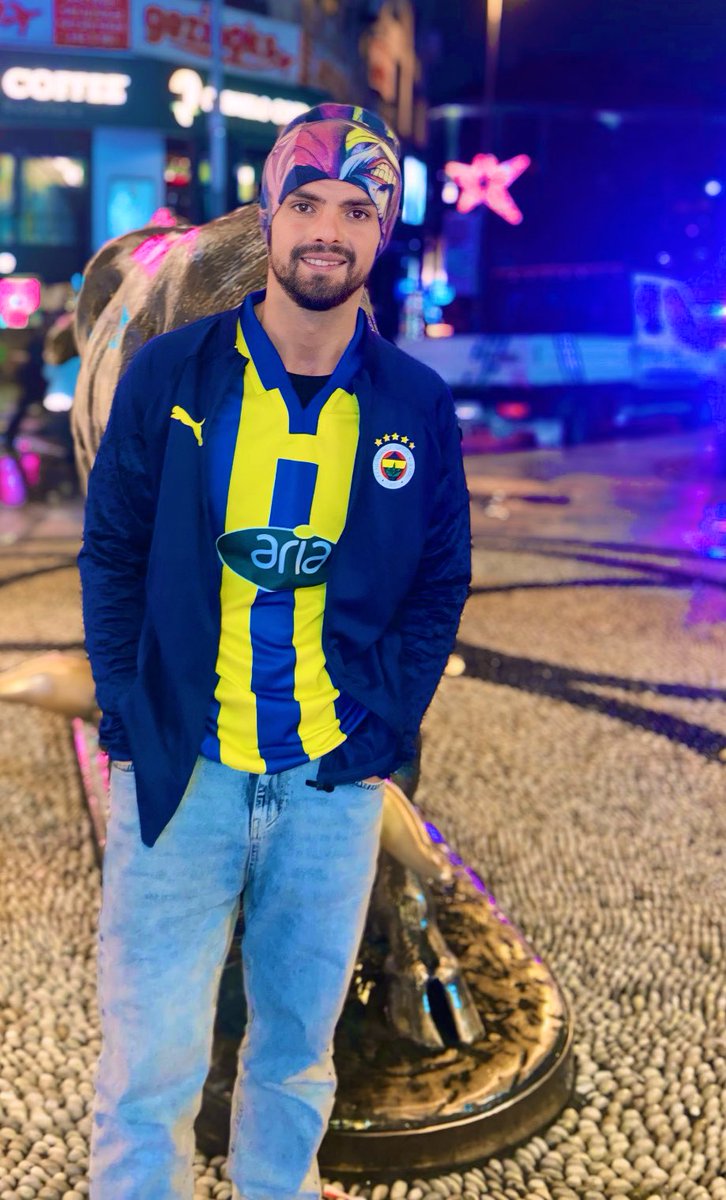 Fenerbahçe diye bir hastalığımız var 
ALLAH şifa vermesin.