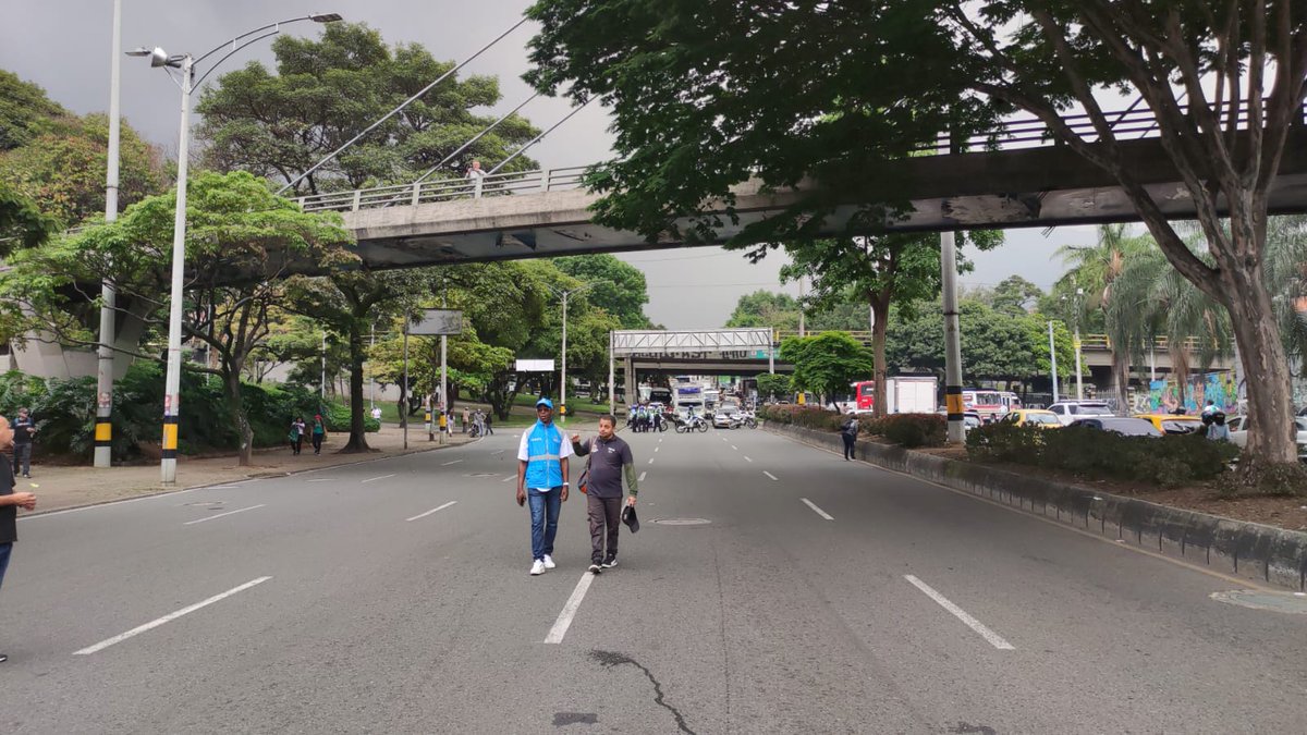 Acompañamos movilización de los sindicatos de Maestros en #Medellin <a href="/asdemorgco/">Asociación Sindical de Educadores de Medellín</a> y #ADIDA en relación al #ParoNacionalDeMaestros citado por <a href="/fecode/">fecode</a>, una movilización pacífica y con reclamaciones a la <a href="/Fiduprevisora/">Fiduprevisora</a> y al <a href="/FomagOficial/">Fondo del Magisterio</a> por la Calidad en la Prestación del servicio.