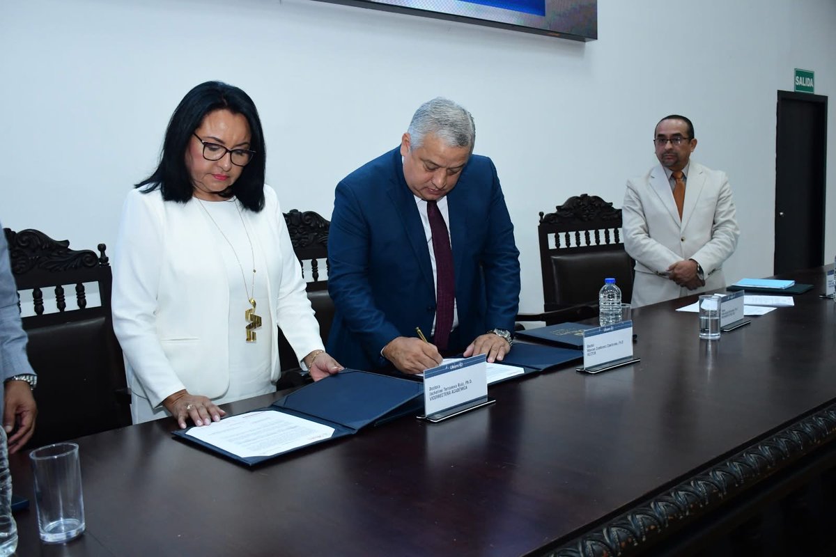 UleamEcuador's tweet photo. La #ULEAM posesionó a sus autoridades para el período 2026–2031

El Dr. Marcos Zambrano Zambrano asumió su segundo mandato como rector y la Dra. Jackeline Terranova Ruiz fue posesionada como vicerrectora académica.

Leer más en: https://t.co/YWXpwCHIEH

#Manta #EducaciónSuperior https://t.co/QxXRPthLcC