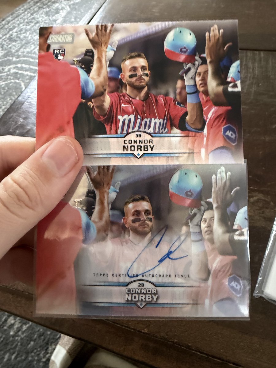 mcraig421's tweet photo. @CardPurchaser Opened my box of stadium club, pretty weird that the chrome and base versions of Norby have him playing different positions. Is this a normal thing that topps does sometimes? https://t.co/WGcSLH5Pnw