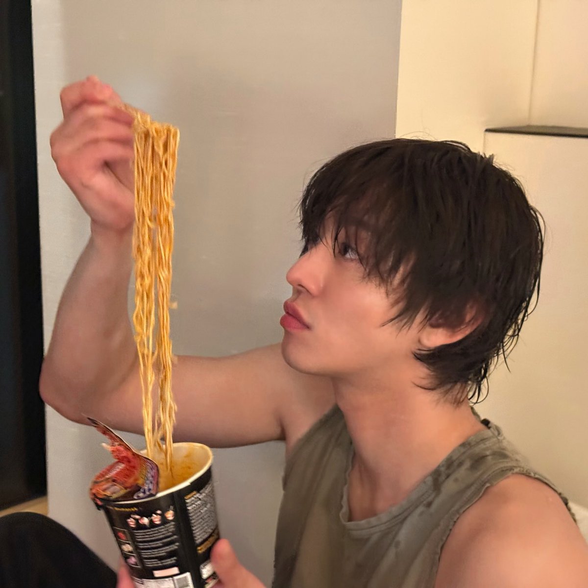 ヒョソプくんの東京旅行🩷
ホテルのお部屋も特徴的✨
さすが高級ホテルでカップ麺食べてる姿が愛おしい🥰

2026.2.24
ご本人IG投稿
hey Tokyo✨✨🌃

#안효섭　#ahnhyoseop #アンヒョソプ　#安孝燮 <a href="/ThePresent_X/">The Present Co.</a>