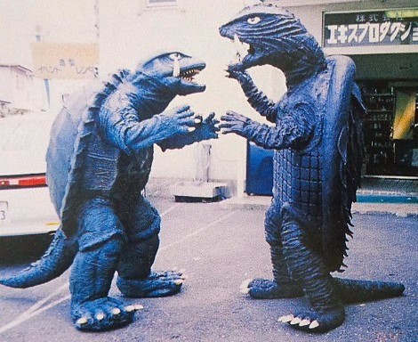 昭和ガメラ VS 平成ガメラ！ この昭和ガメラのアトラクスーツ、凄く