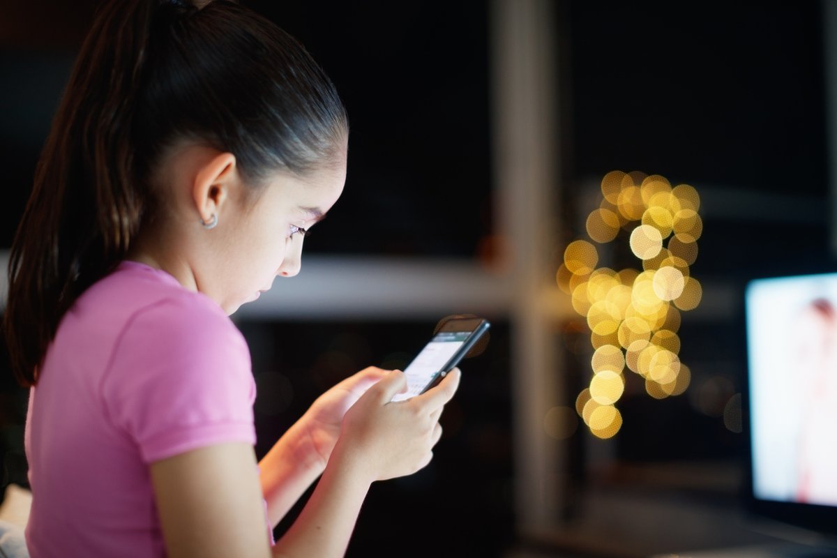 According to Canadian 24-Hour Movement Guidelines for Children and Youth ( ages 5-17 years), a healthy 24 hours includes no more than 2 hours per day of recreational screen time and limited sitting for extended periods.