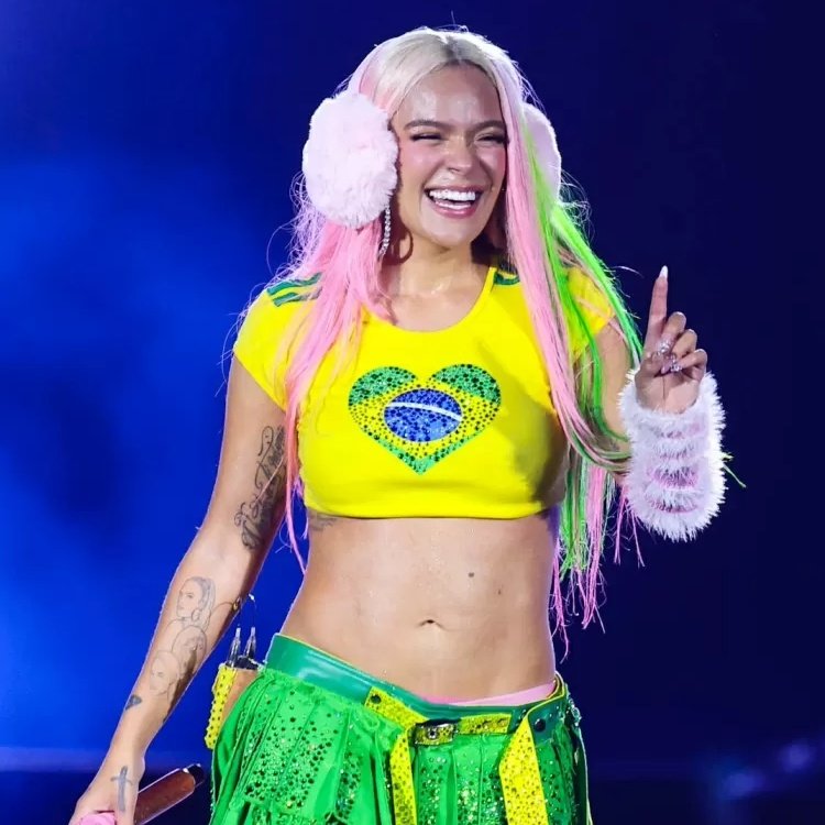 dkmernes's tweet photo. bad bunny e karol g no brasil <3 https://t.co/QTQVUnYOsk