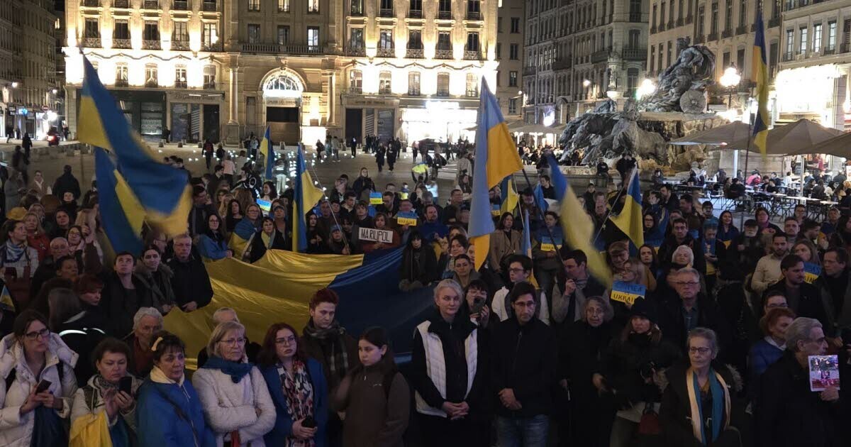 leprogreslyon's tweet photo. 🔵🟡 Quatre ans d’invasion russe : la résistance #ukrainienne saluée à #Lyon.

➡️ https://t.co/F1xRRU9sEY https://t.co/f03ZzsB38f
