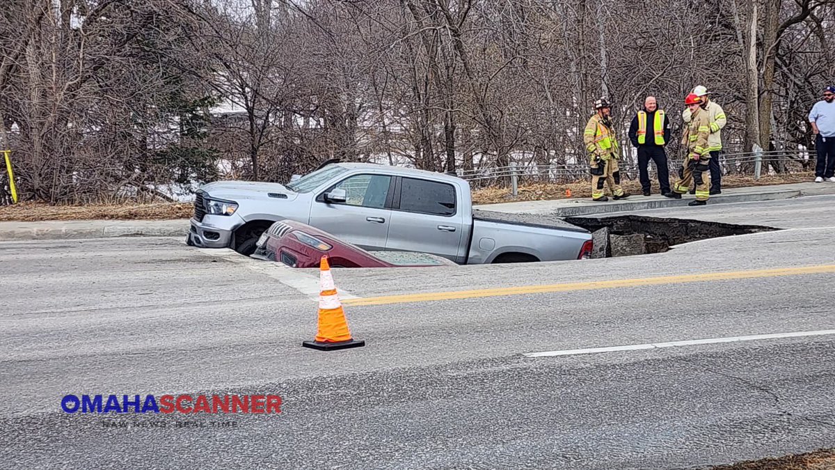 omaha_scanner's tweet photo. At 3:32 p.m., Omaha Fire and Omaha Police were called to a large sinkhole with two cars inside near 67th and Pacific Street. All occupants were able to get out safely. Avoid the area due to the road missing. https://t.co/dRN0epEnzf