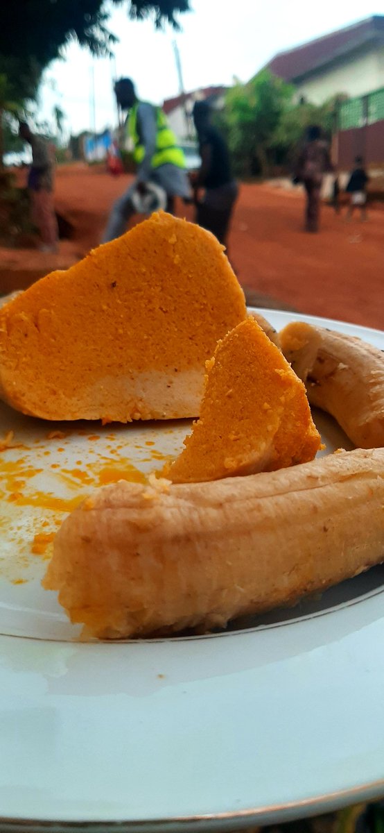 Vu qu'on l'emballe dans les feuilles de plantain, le complément idéal serait la Banane plantain ou plantain mûr 😋