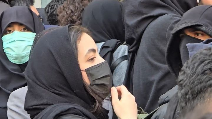 rasoolhm1999's tweet photo. میگم 
اگر به اونایی که با شخصیت واقعی وچهره نمایان شعار الله اکبر سرمیدن میگید مزدور و دانشجونما پس چرا برعندازا صورتشون را بستن و ترسیدن؟؟

اندکی تامل 
#وحوش_پهلوی https://t.co/Ome6b5WlEc