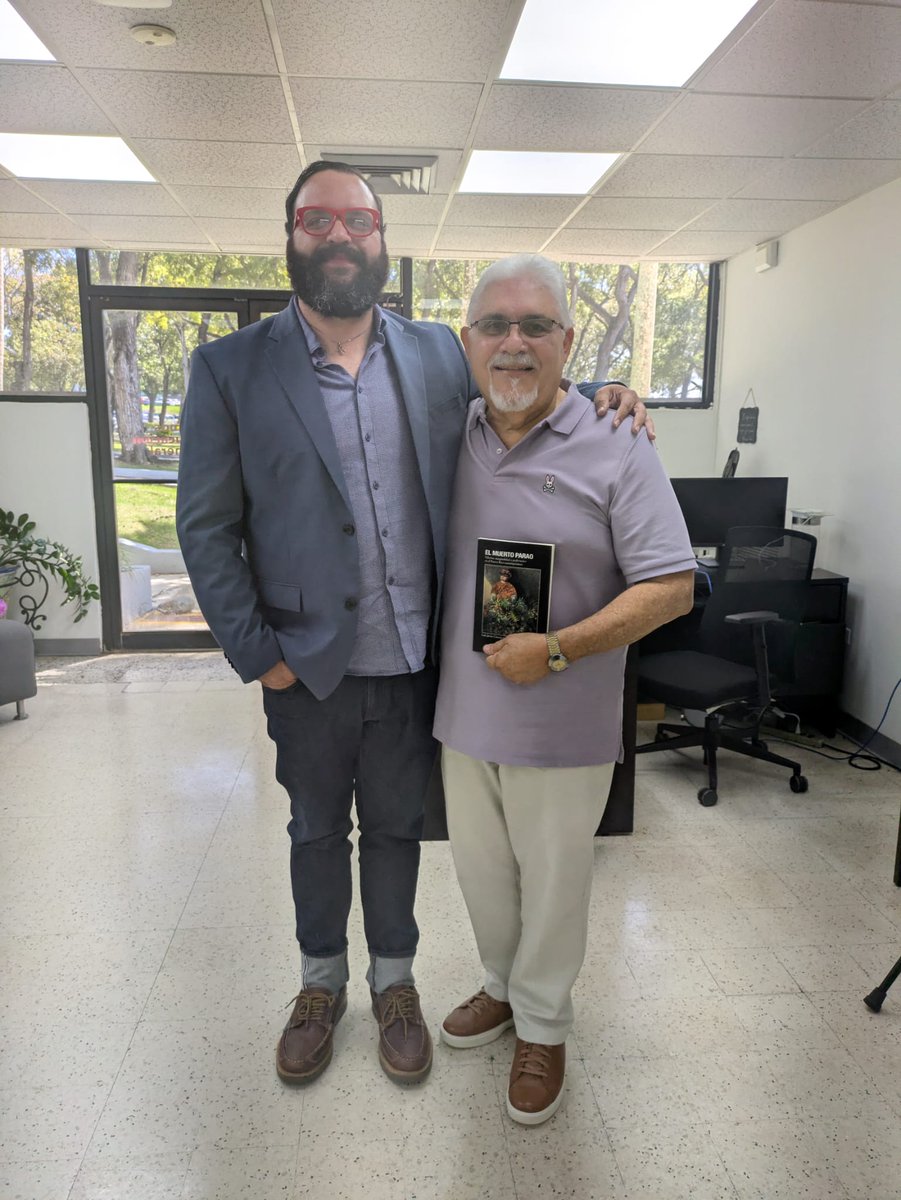 Orgulloso de mi estudiante, hoy colega doctor Luis Ja Cintrón Gutiérrez <a href="/LuisJCintron787/">Luis J. Cintrón Gutiérrez</a>
Felicitaciones por su importante libro El Muerto Parao.