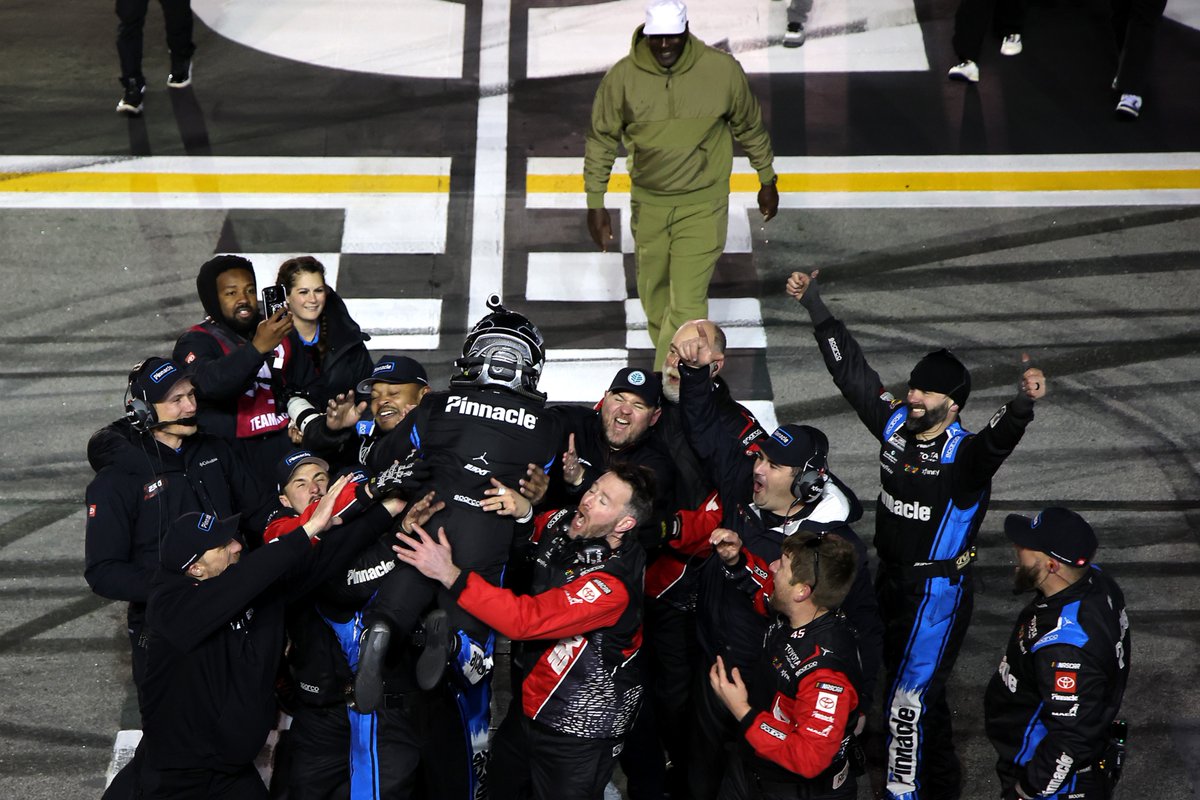 A_S12's tweet photo. .@FoxTV averaged 4.487 million viewers for Sunday's NASCAR Cup Series race at Echo Park, off 2% from 4.586 million last year.

➡️ Part of the race had to compete against the @Olympics Closing Ceremony. https://t.co/WlCzF82V9P