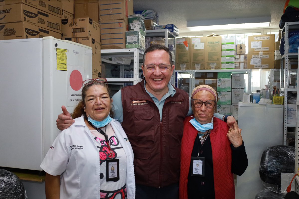 Durante nuestro recorrido por el Centro de Salud #IMSSBienestar “Prado Ixtacala”, en Tlalnepantla, conocimos la trayectoria de dos grandes compañeras: María Elena Jovita Vargas Jiménez, con 44 años de servicio, y Susana Alfaro Rodríguez, con 43 años de entrega a la salud.