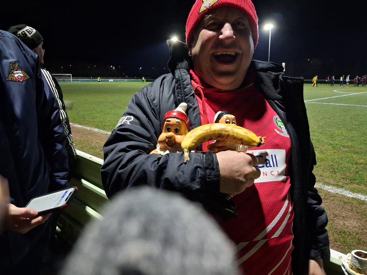 Went <a href="/wb_fc/">West Bridgford FC</a> v <a href="/RetfordUnited/">Retford United</a> 1-7 after going 1 down early on united just dominated the game.
Some class goals to watch and they missed a pen. 
Nice to bump into this happy chap and his little friends again. They'll sleep well tonight. 🍌😂
