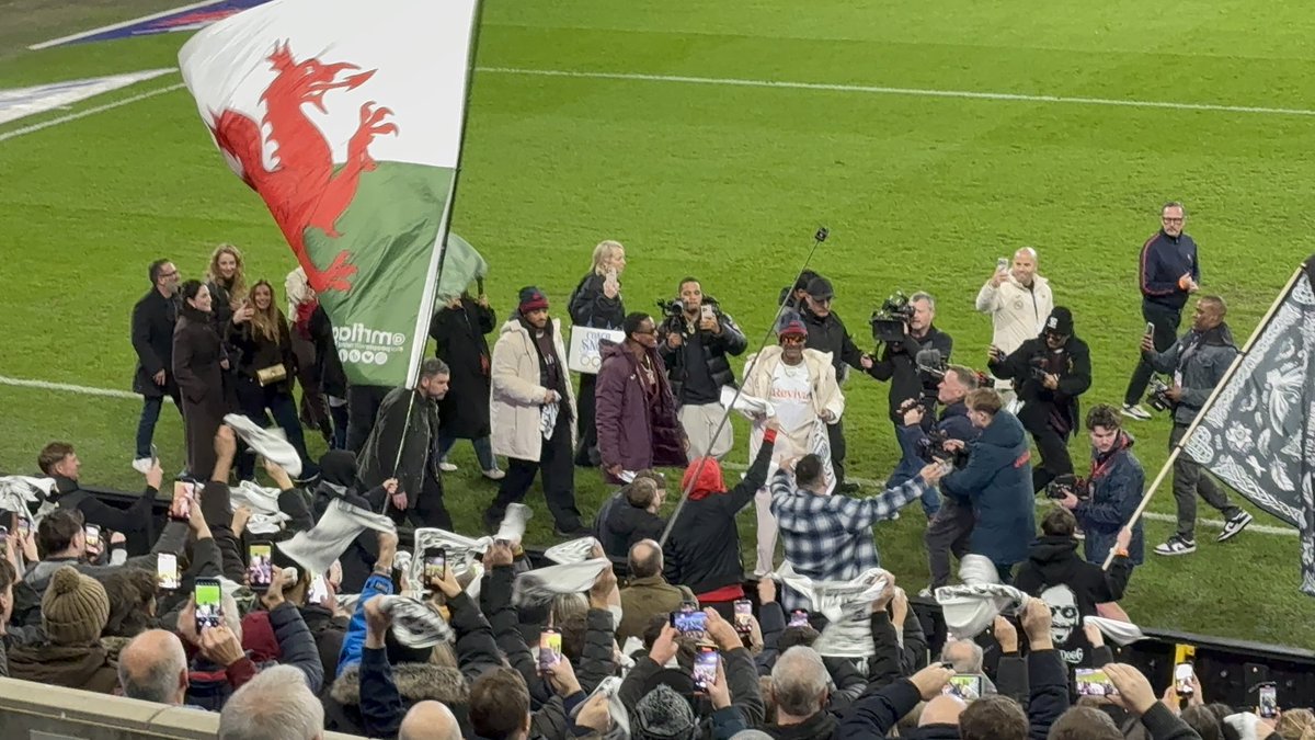 H 🦢🏴󠁧󠁢󠁷󠁬󠁳󠁿✈️⚽️🎸 tweet media