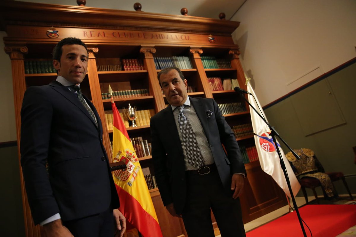 deporteytoro's tweet photo. Ampliamos la información anterior con la NOTA DE PRENSA completa,|
✍️ ‹‹David de Miranda recoge en Sevilla el XIX Memorial Manolo Vázquez del Real Club de Andalucía ‘El Aero’››
#DeMiranda #sevilla #tauromaquia @DavDeMiranda
➡️ Leer nota de prensa: https://t.co/gHRfOfei4N https://t.co/b0p5k5kTbi