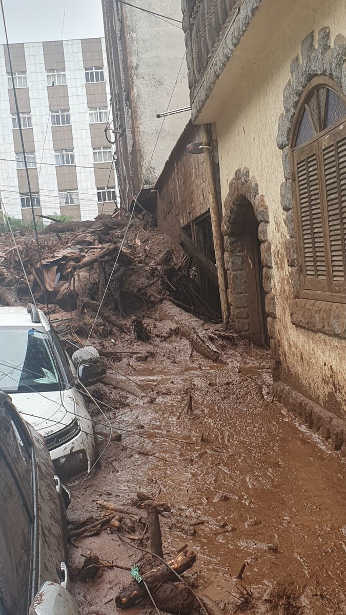 AliQuintiliano's tweet photo. Oi pessoal, sei que é fim de mês porém um amigo mora em Juiz de Fora, em Minas Gerais,  Onde um temporal devastador já deixou 16 mortos e 440 pessoas desabrigadas, forçando a prefeitura a decretar estado de calamidade pública. Ele perdeu tudo, mas graças https://t.co/F02h6wtcCD