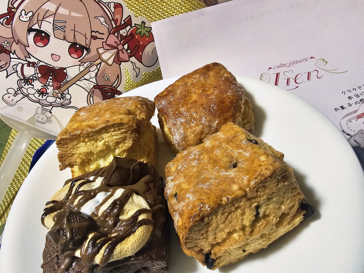 Hide_onaside's tweet photo. どれも甘みがクドくなくてちょうど良い甘さで、生地の味もしっかり感じられてすごく美味しかった！
#リアンスイーツ https://t.co/Tv3L37hljQ