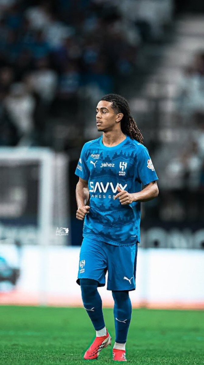 المدرج الأزرق tweet media